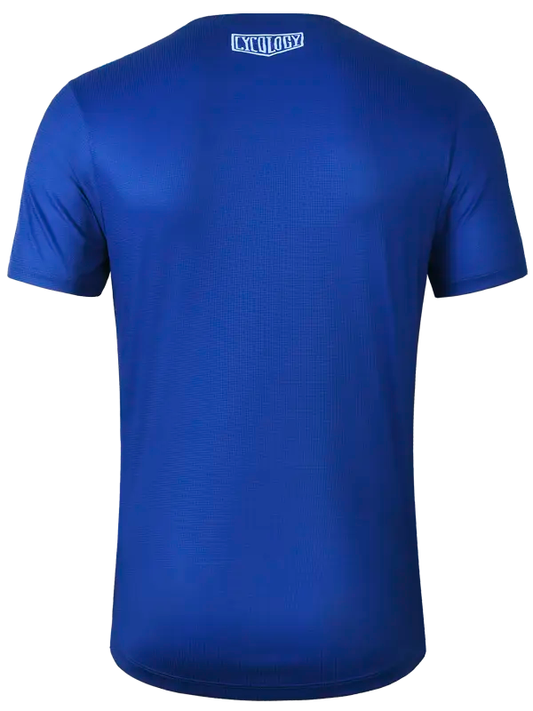 Blaues T-Shirt mit einem Markenlogo auf dem Rücken 