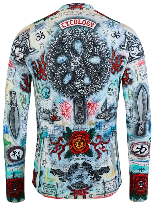 Maillot à manches longues coloré avec divers motifs et textes sur fond blanc